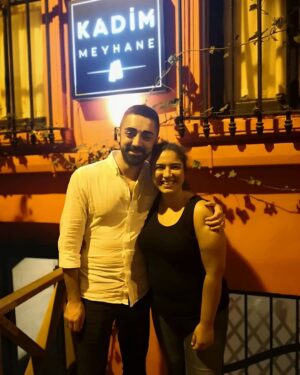 Selman Ünlüsoy Instagram - 32. Yaş gelirken ben. 😎 Birlikte yaşlanalım. Hep olun. İyi ki varsınız. 💜🙏🍻