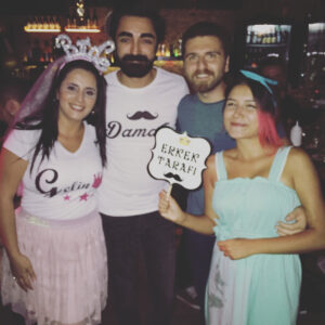 Selman Ünlüsoy Instagram - Bekarlığa veda ettik... 👋🤵🏻 Güzel dostlar biriktirmişim iyi ki varsınız.... #baharselmanevleniyor