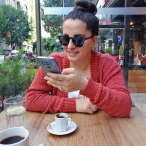 Selman Ünlüsoy Instagram - Hayat ne getirirse getirsin, kahkahaların eksik olmadığı ve karşımda bana hep böyle baktığın nice güzel yaşların olsun canımmm. Ayağın taşa değmesin. İyi ki varsın. Mutlu yıllar...😘🙏🥰❤️ @bhrkblt