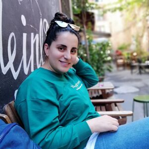 Selman Ünlüsoy Instagram - Hayat ne getirirse getirsin, kahkahaların eksik olmadığı ve karşımda bana hep böyle baktığın nice güzel yaşların olsun canımmm. Ayağın taşa değmesin. İyi ki varsın. Mutlu yıllar...😘🙏🥰❤️ @bhrkblt
