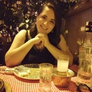 Selman Ünlüsoy Instagram - Hayat ne getirirse getirsin, kahkahaların eksik olmadığı ve karşımda bana hep böyle baktığın nice güzel yaşların olsun canımmm. Ayağın taşa değmesin. İyi ki varsın. Mutlu yıllar...😘🙏🥰❤️ @bhrkblt