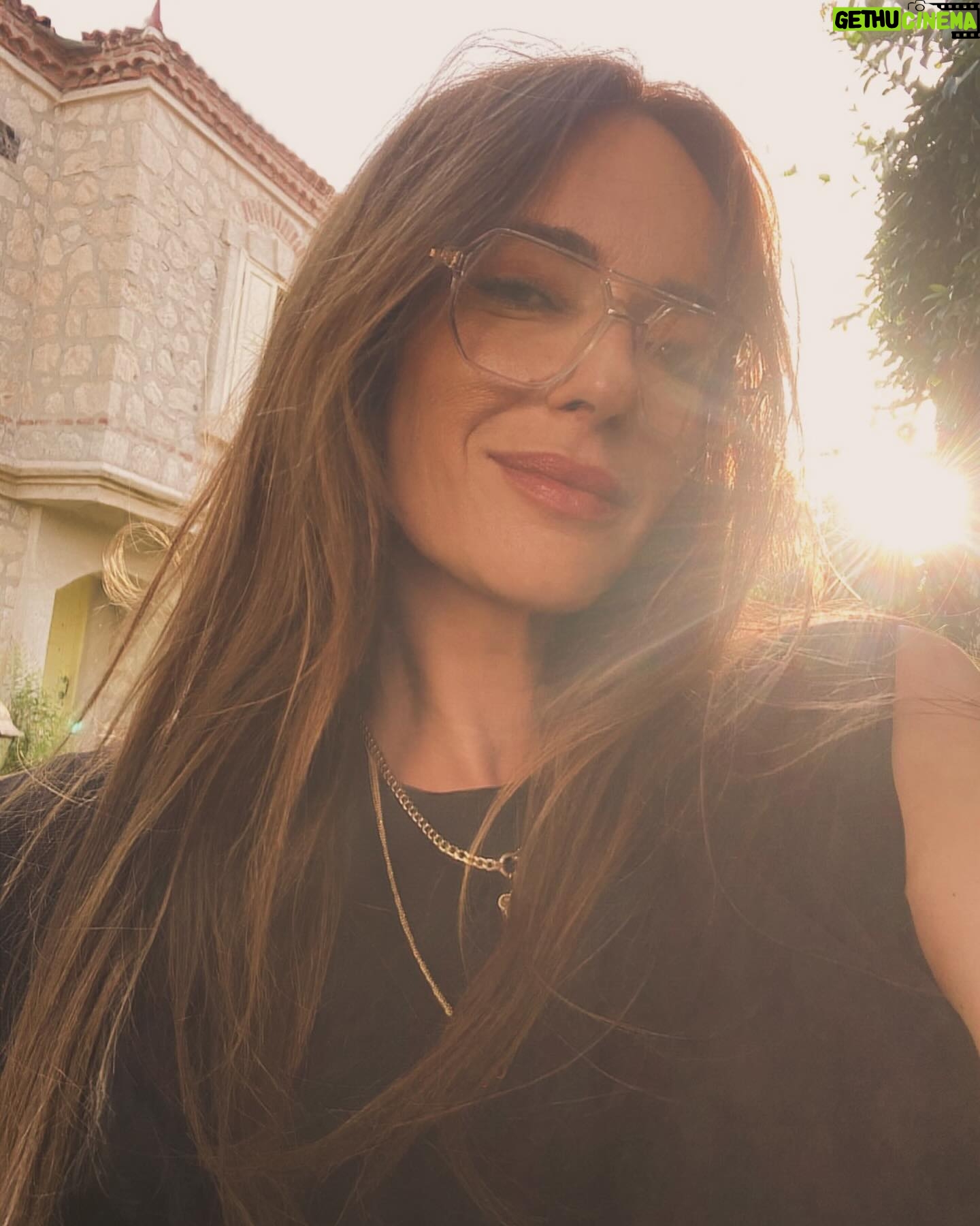 Sema Şimşek - 1.7K Likes - Her şey sensin... #semasimsek #kozmos
✨☀️ @ditaoptikvelens #öneri