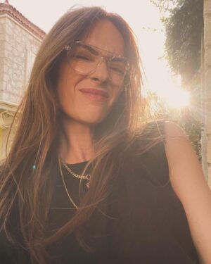 Sema Şimşek Instagram - Her şey sensin... #semasimsek #kozmos 
✨☀️ @ditaoptikvelens #öneri