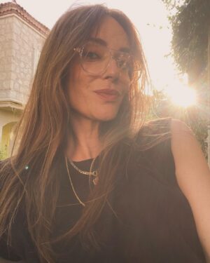 Sema Şimşek Instagram - Her şey sensin... #semasimsek #kozmos 
✨☀️ @ditaoptikvelens #öneri