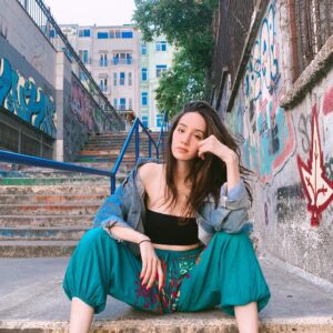 Semiha Bezek Instagram - Kızı Kaştan çıkartabilsin ama kızdan Kaşı çıkartamazsın…