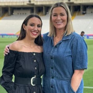 Semra Hunter Instagram - 🏆Back at it with the @daznwomensfootball crew! It was such a pleasure to work alongside the lovely @emmsbyrne and our commentator @chris_sharples10 for the 1st leg of the @wchampionsleague semi-finals between @fcbfemeni and @chelseafcw. Cracking game to boot as the Blues beat the Catalan giants for the first time! Nicely poised ahead of the return leg to see who’s booking their ticket to Bilbao.
.
.
.
#UWCL #WomensFootball #DAZN #ChampionsLeague #Barcelona #SemiFinals #Pitchside #Presenter #Football #RoadToBilbao #Live #Youtube