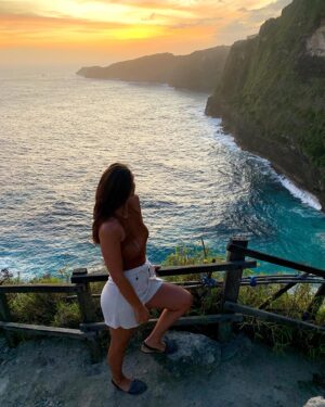 Semra Hunter Instagram - 🇮🇩Bali, part 8: Beach bum
.
.
.
#Bali #Indonesia #Beaches #Sunset #Picturesque #IslandLife #Nomad #ForeverExploring #WorldTravel #LifeOfAdventure #NusaPenida #TravelQueen