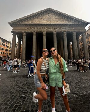 Semra Hunter Instagram - 🇮🇹Rome-ing around.
.
.
.
#Rome #Italy #Colisseum #Colosseo #TreviFountain #FontanaDiTrevi #SpanishSteps #Scalinata #Pantheon #AncientRome #History #Roma #Italia #Travel #Ciao #LaDolceVita #SPQR