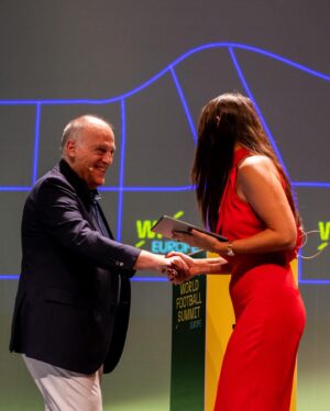Semra Hunter Instagram - 🌟What an amazing two days at the @worldfootballsummit.

🎤My first time hosting as the MC - and I could not have loved the experience more.

🔝It was an honor to take up the role for such a prestigious, world class event. 150  top class speakers, 35 panels, 2,000  attendees from all over the world. This truly is an event like no other. 

🏅It was such a pleasure to meet the incredible people I had the chance to come across. And a huge honor to meet Nobel Laureate, @professormuhammadyunus and @yunussportshub.

🗣️Bonus track - I even had a great chat with @laliga President @javier.tebas.

👏Congratulations to @janalessie77, Marian Otamendi, @kabirnagpal3, Jaime Domínguez Pérez de Ayala and the entire WFS family for such a brilliant and successful event. And thank you for putting your faith in me. 

🥳Already can't wait to do it all again sometime soon!
.
.
.
#WFSEurope #Congress #Football #FootballBusiness #FootballIndustry #Innovation #Summit #Sport #Host #MC #SportIndustry #EventHost #Sevilla