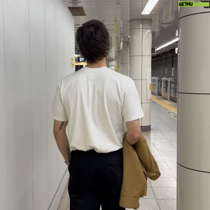 Sen Mitsuji - 5K Likes - 白TといえばのHanesが徹底的にこだわり抜いて作った「Hanes T-SHIRTS SHIRO」は衿幅、シルエットが絶妙で素晴らしく、生地がしっかりしていながらとても柔らかくて、着心地がいい。
環境に配慮した紙素材のパッケージも素敵です。
#PR
#HanesSHIRO
#ヘインズ
@hanes_japan