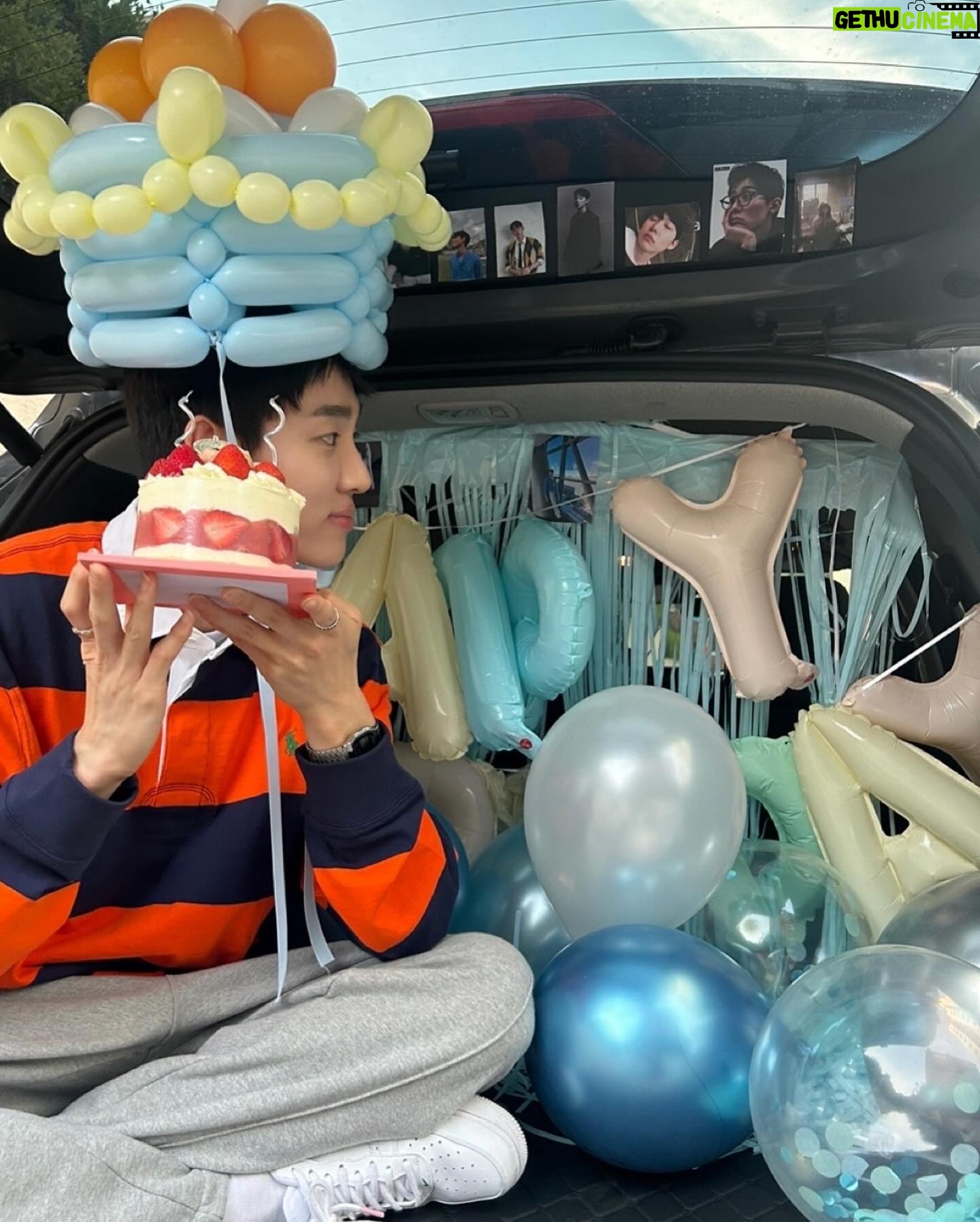 Seo Bum-june - 44K Likes - 24.06.27
진심으로 감사합니다. 덕분에 24년 6월 27일도 세상에서 가장 행복한 사람이 되었어요. 저도 여러분들께 제가 받은 사랑 그 이상으로 보답할게요.
축하해주신 모든 분들 감사하고 또 감사합니다. 그리고 사랑합니다.