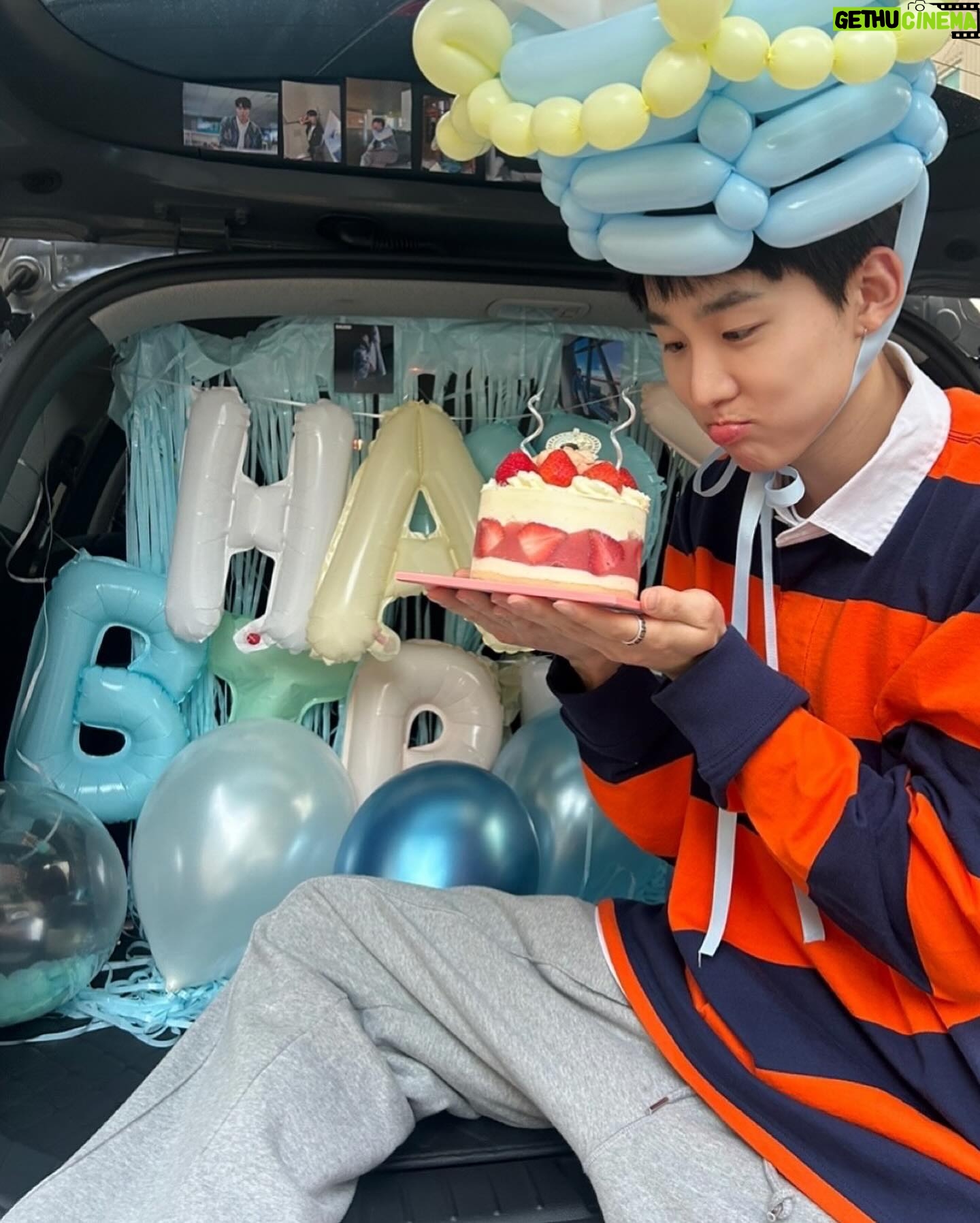 Seo Bum-june - 44K Likes - 24.06.27
진심으로 감사합니다. 덕분에 24년 6월 27일도 세상에서 가장 행복한 사람이 되었어요. 저도 여러분들께 제가 받은 사랑 그 이상으로 보답할게요.
축하해주신 모든 분들 감사하고 또 감사합니다. 그리고 사랑합니다.