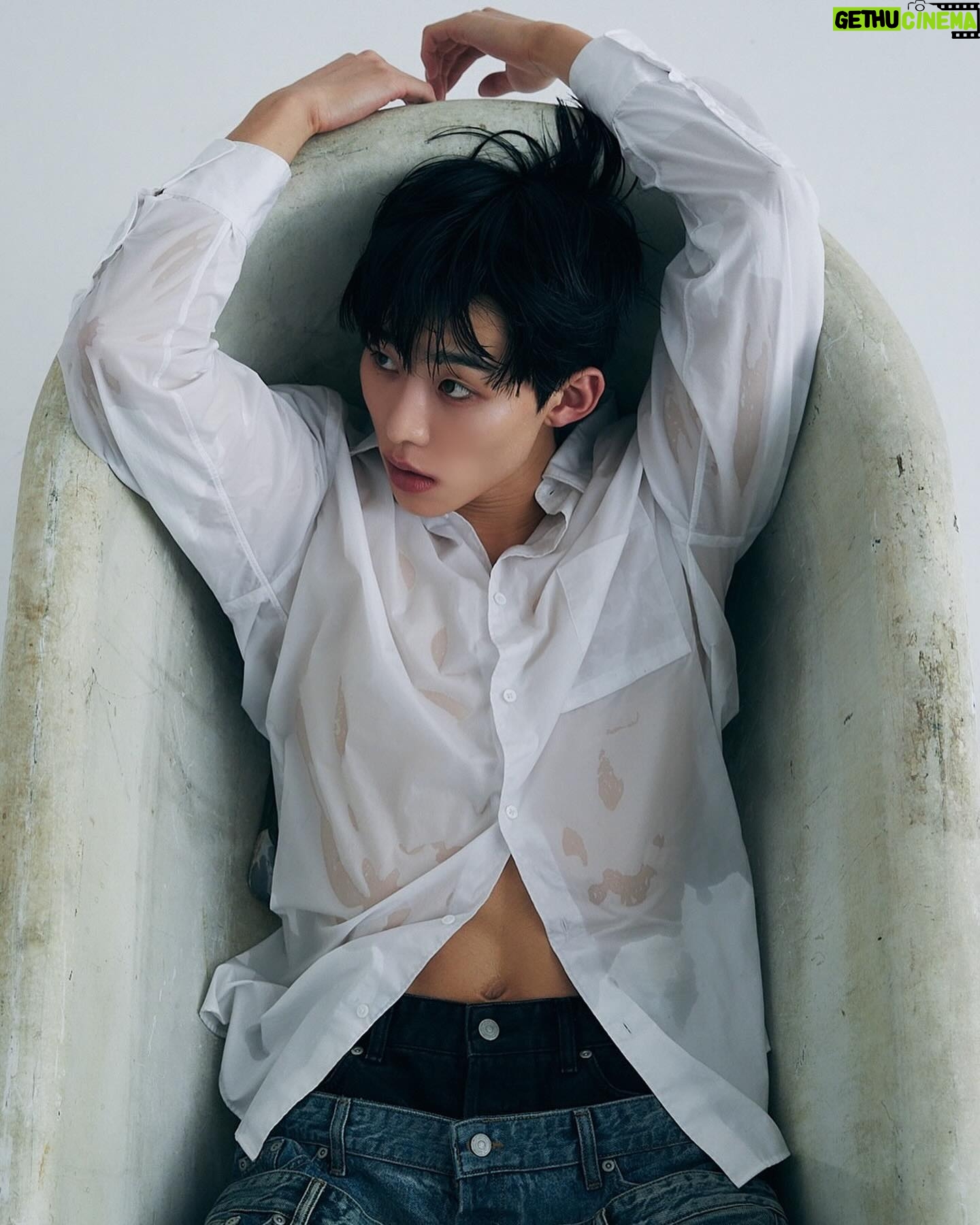 Seo Bum-june - 45.3K Likes - @dazedkorea
Seo Bumjune's youth was disturbing but also calm.
Text Keem Hyobeen
Fashion Han Jiyong
Photography Noh Seungyoon
Art Song Yuli
Hair & Makeup Park Jeonghwan
Set Yoo Yeojung at From YJ
Manager Mun DaSom
Fitness Trainer Lee JaeDuck
