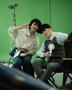 Seo Bum-june Instagram - @netflix @netflixkr #하이라키 

#남주원 

”애들이 나더러 이끼래. 기분 안 나빠. 애들 눈에 안 띌려고 죽을 힘을 다해서 얻은 별명이거든.”

“이제 다 끝났으니까.. 더는 엄마가 그런 짓 안해도 되니까.. 나는 그거면 됐어요..”

겁도 많고 엄마도 지키고 싶은 마음에 선뜻 나서지 못했지만 강하에게 용기를 얻어 조금은 성숙하지 못한 방식으로 말도 안되는 일들이 일어나고 있는 주신고라는 작은사회를 바꾸고 싶었던 주원이.

실패와 성공을 떠나, 숨어 살고 싶었던 주원인 세상에 나와 상처를 받기도 하고 주기도 하며, 넘어지고 일어서는 법을 배우고, 어두운 얼굴과 굽은 등이 아닌, 환한 웃음이 가득한 얼굴로 엄마와 이야기를 하고 있을 거예요.

내적으로, 외적으로 주원이라는 친구가 되기위해 많은 고민을 한 만큼 주원이와 함께 저도 많이 성장할 수 있었습니다. 

감독님. 작가님. 모든 스태프분들. 배우분들. 우리 다솜매니저님 그리고 하이라키 시청자 여러분께 감사하다는 말씀 드리고 싶습니다. 

<하이라키> 지금 오직 넷플릭스에서!