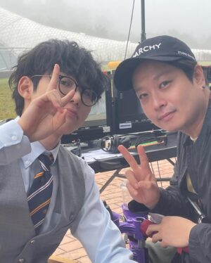 Seo Bum-june Instagram - @netflix @netflixkr #하이라키 

#남주원 

”애들이 나더러 이끼래. 기분 안 나빠. 애들 눈에 안 띌려고 죽을 힘을 다해서 얻은 별명이거든.”

“이제 다 끝났으니까.. 더는 엄마가 그런 짓 안해도 되니까.. 나는 그거면 됐어요..”

겁도 많고 엄마도 지키고 싶은 마음에 선뜻 나서지 못했지만 강하에게 용기를 얻어 조금은 성숙하지 못한 방식으로 말도 안되는 일들이 일어나고 있는 주신고라는 작은사회를 바꾸고 싶었던 주원이.

실패와 성공을 떠나, 숨어 살고 싶었던 주원인 세상에 나와 상처를 받기도 하고 주기도 하며, 넘어지고 일어서는 법을 배우고, 어두운 얼굴과 굽은 등이 아닌, 환한 웃음이 가득한 얼굴로 엄마와 이야기를 하고 있을 거예요.

내적으로, 외적으로 주원이라는 친구가 되기위해 많은 고민을 한 만큼 주원이와 함께 저도 많이 성장할 수 있었습니다. 

감독님. 작가님. 모든 스태프분들. 배우분들. 우리 다솜매니저님 그리고 하이라키 시청자 여러분께 감사하다는 말씀 드리고 싶습니다. 

<하이라키> 지금 오직 넷플릭스에서!