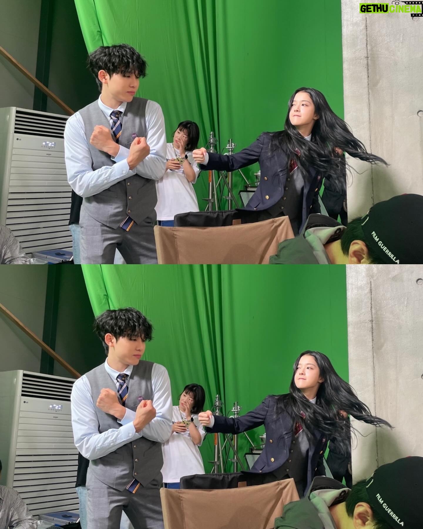 Seo Bum-june - 209.5K Likes - #하이라키 #hierachy
어디서나 평생앙숙
@netflixkr @netflix
@studiodragon.official