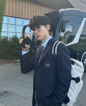Seo Bum-june Instagram - #하이라키 #hierachy 

이끼주원.zip

@netflixkr @netflix 
@studiodragon.official