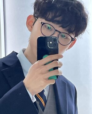 Seo Bum-june Instagram - #하이라키 #hierachy 

이끼주원.zip

@netflixkr @netflix 
@studiodragon.official