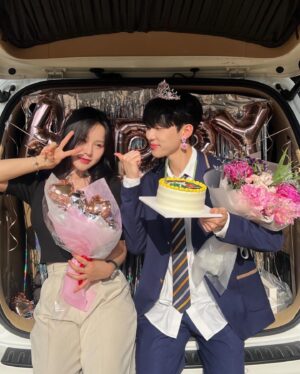 Seo Bum-june Instagram - #하이쿠키 #송진우 #highcookie 

하이쿠키 1부-20부 모두 공개 되었어요.
지금까지 하이쿠키와 진우를 사랑해주셔서 진심으로 감사합니다. 

조금은 예민하고 까칠하지만, 몸과 마음이 많이 아픈 친구였던 우리 진우, 이제는 몸도 마음도 건강하게 잘 지내길 바라. 

어쩌면 우리가 쿠키를 먹은 후 갈망하고 바라는 욕망과 꿈 보다는 지금 건강하게 현재를 살아가는 것이 가장 큰 행복이 아닐까 싶어요.

“그냥 뭐 건강하게 오래오래 평범하게 사는 꿈”

“쿠키먹고 보는 꿈. 현실에서 최대한 이뤄보려 하지 않을까? 상황이 뭔 상관이야. 내가 내일이면 죽는데. 나 아직도 기억해. 네 꿈 뭔지. 좋은 옷 입고, 맛있는 거 먹고, 친구도 사귀고, 연애도 하고, 공부도 하는. 그냥 지금처럼 사는거라며. 그게 뭐가 못 됐냐. 다른 애들한테는 그냥 일상인데.“

@uplus_mobiletv 
@netflixkr