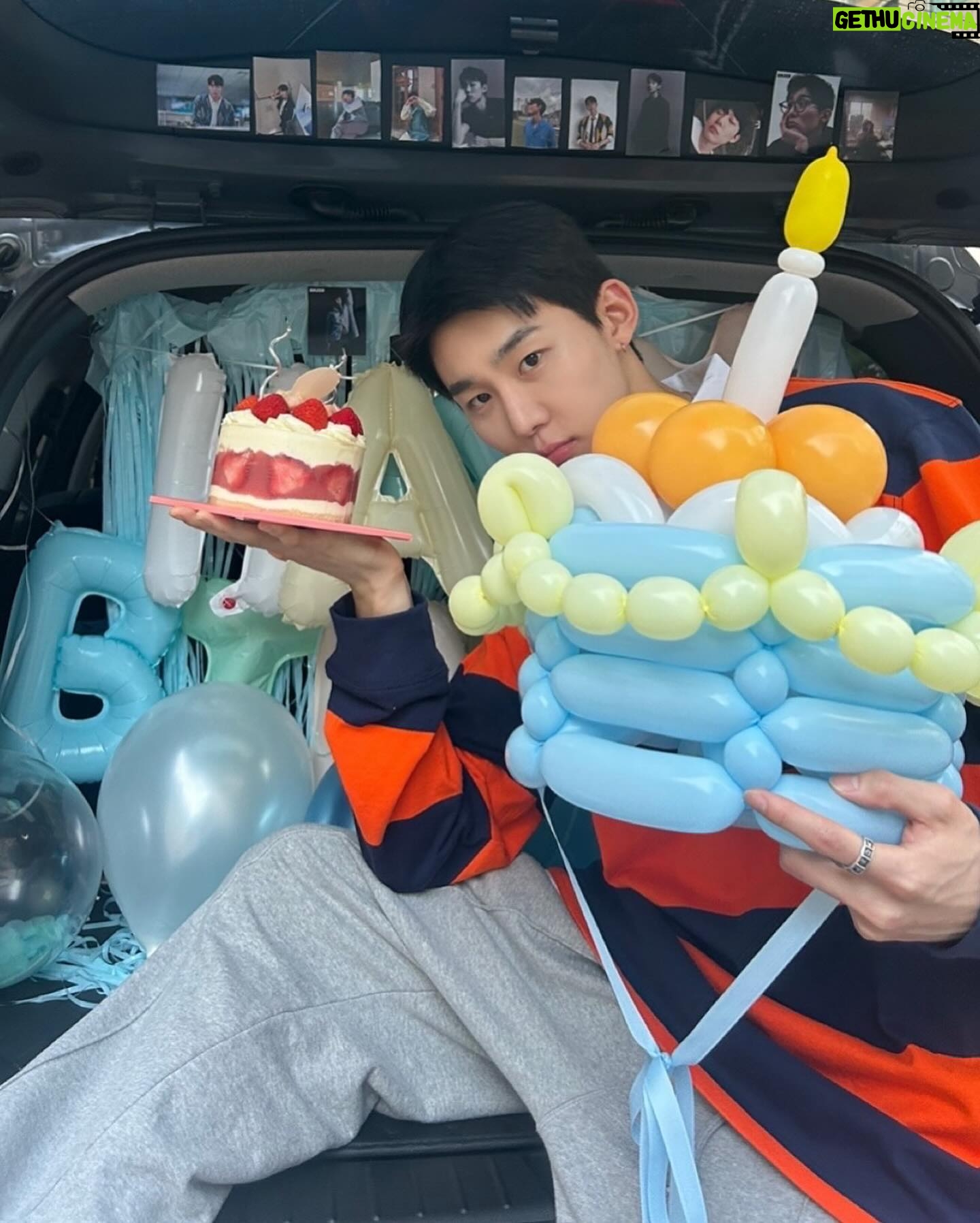 Seo Bum-june - 44K Likes - 24.06.27
진심으로 감사합니다. 덕분에 24년 6월 27일도 세상에서 가장 행복한 사람이 되었어요. 저도 여러분들께 제가 받은 사랑 그 이상으로 보답할게요.
축하해주신 모든 분들 감사하고 또 감사합니다. 그리고 사랑합니다.