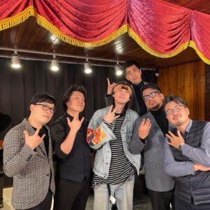 Seo Chul Goo Instagram - 정말 세계적인 무대에서 노래하시는 클래식, 오페라 싱어 분들과 재미난거 촬영했습니다 😆 너무 영광이었습니다!
지금 코로나 때문에 힘들어하시는 소외계층 분들, 클래식 후배분들과 또 전공을 꿈꾸는 분들을 위해 많은 활동을 하고 계시는데 저도 응원하겠습니다!!

https://operahouse.tv/patron @operahouse.tv