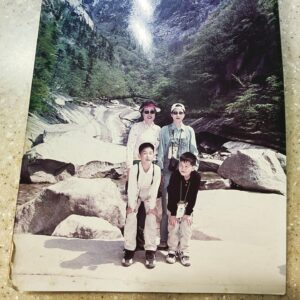 Seo Chul Goo Instagram - 늦었지만 새해복 많이 받읍시다 우리 모두 🤗
사진은 금강산에서의 리틀 출구 🐣 #happy2021