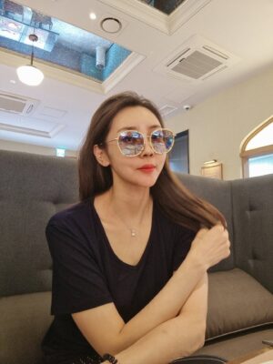 Seo Yeong Instagram - 진짜 오랜만에 밥이 입으로 들어간날ㅋ
음식이 어떤맛인지 음미한날!
그리고 우리딸 인생 첫 아스크림을 맛본날!
#어서와신세계지
#우리들의여름
#goodmoment