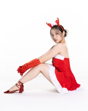 Seon Yoon-kyung Instagram - 👠섹시산타 coming soon🎄.
나 11시에 라방할껀데 보러올 사람🙋🏻‍♀️.
