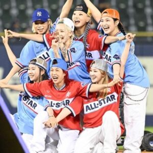Seon Yoon-kyung Instagram - 야구장 처음가서 신난 잼민이 #올스타전 🌟