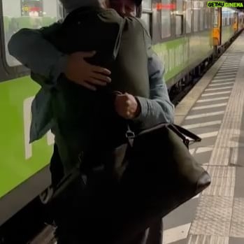 Sercan Badur - 6.9K Likes - Hatırda kalan her anımız meğersem bugünleri aydınlatması içinmiş, babacım. Seni artık ebediyen kalbime sakladım. Ama biliyorum, bir gün yine beraber olacağız ve sen yine fırlama oğlunu görür görmez kucaklayacaksın. Senin de dediğin gibi “Perişan bir haldeyim. Fakat içimde kendimden bile sakladığım bir ümit var…”