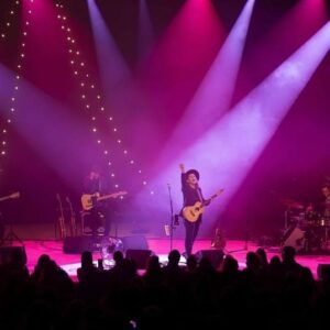 Serena Ryder Instagram - Oh helloooo friends! Long time no chat - happy new year! I can’t believe it’s already been over a month since my Merry Myths tour... whaaat? I want to send a huge thank you to all you lovely, beautiful humans who came out to the shows and for letting me be a part of your Christmas season. It was such a blast to sing and dance with y’all (and to meet some of you cuties!) 🥰

I’ve since been resting and gearing up for a busy year ahead. Keep your eyes peeled for 2024 show dates coming sooon. I can’t wait to see you all again!! Until then, take care of you. 🤍 

📸 @soundcheckentertainment @mike_scott_photography