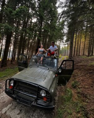 Sergei Barracuda Instagram - Zazitkova kancelar @nicholassibilev 🤠 @lu2vinylflexer : “Ty debiiileee” 😂 UAZ 89 rok armadni skvela🪖🔥💨