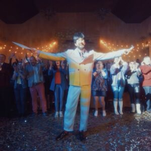 Sergey Mezentsev Instagram - «1993% ХИТОВ» офигенный концерт талантливых каверов вечных хитов из прошлого молодыми музыкантами настоящего. Концерт уже можно посмотреть на Ютубе и послушать треки в МТС Музыке. Я слушаю альбом весь день и реально фанат затеи. Отельный респект IOWA за «Фотографию». Спасибо МТС ЛЕЙБЛУ за то, что позвали стать частью этого красивого новогоднего безумия.
Ваши аплодисменты!