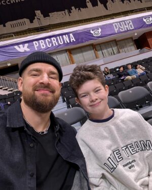 Sergey Mezentsev Instagram - Сын нарисовал. По-поему, художник правильно ухватил внутренний мир героев.

Похоже?