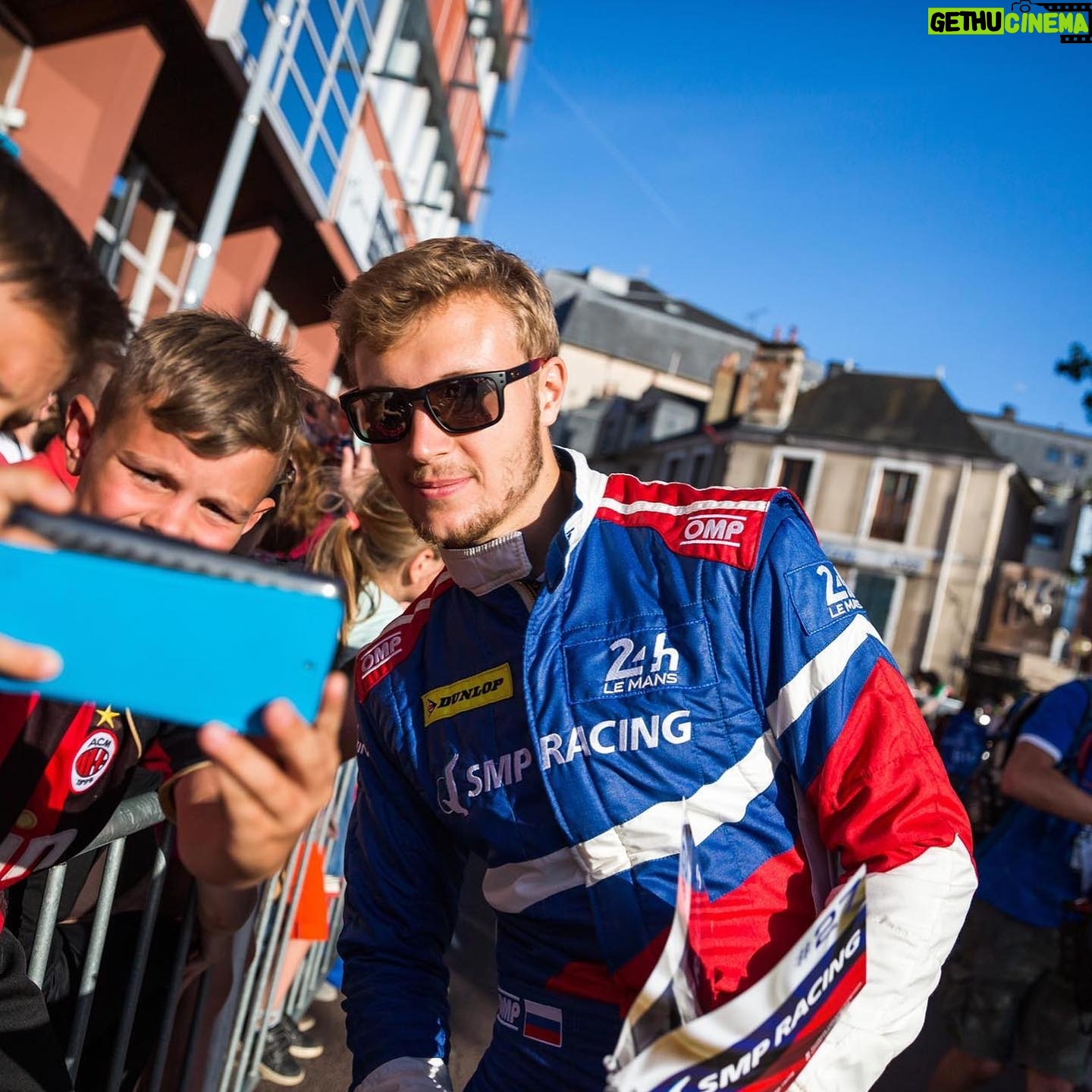 Sergey Sirotkin - 567 Likes - Приглашаю каждого фаната автоспорта провести День города Москвы на Фестивале технических видов спорта! 🛞
10-11 сентября в рамках празднования Дня города в парке ЦТВС Москва в Печатниках при поддержке Департамента спорта города Москвы и Российской автомобильной федерации пройдёт ежегодный Фестиваль технических видов спорта.
В рамках мероприятия вас ждёт насыщенная программа: соревнования по дрифту, автокроссу, автомногоборью, эндуро. Желающие смогут принять участие в картинговой гонке «Обгони Сироткина».
Еще одно яркое событие праздничного уикенда — выступление команды «КАМАЗ-мастер», которая привезет в Москву новейший спортивный грузовик КАМАЗ К5. Управлять новинкой будет 5-кратный победитель «Дакара» Эдуард Николаев.
Для любителей виртуального автоспорта также подготовили несколько интересных мероприятий:
✅ на площадке симуляторов пройдёт турнир по сим-дрифту в игре Assetto Corsa
«МОСКОВСКИЙ КИБЕРСПОРТ»
✅ любой желающий сможет почувствовать себя пилотом российского гоночного спортпрототипа BR03, за который мы с командой SMP Racing выступаем в этом году, и промчаться по известным трассам за рулём его виртуальной копии.
На площадке фестиваля будет работать и выставочная зона, где можно вблизи рассмотреть суперкары, концепт-кары и гоночные автомобили, выходившие на старты заездов в различных дисциплинах на протяжении всего сезона. В экспозиции будет представлена мощнейшая профессиональная техника для соревнований по дрэг-рейсингу: Viper promod 4500 л.с., Mustang promod 4500 л.с., promod OWL Garage C7 4500 л.с., Dragster Night Arrow 1500 л.с., dragster Barracuda 3500 л.с.
Ну и приятный бонус для всех посетителей — в рамках праздничных мероприятий будут организованы автограф-сессии со мной, Виталием Петровым и другими известными российскими гонщикам.
Приходите на фестиваль с семьей, друзьями, второй половинкой! Каждый найдёт себе занятие по душе!
Подробности по ссылке в историях 😉