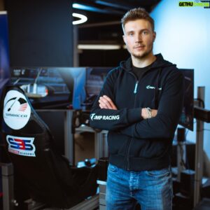 Sergey Sirotkin Instagram - БОЛЬШОЙ ФЕСТИВАЛЬ АВТОСПОРТА ОТ SMP RACING

Друзья, эти выходные могут стать для вас насыщенными на автоспортивные события! В это воскресенье нас ждёт вечерняя гонка гран-при США. А ещё в субботу и воскресенье пройдёт масштабный фестиваль на территории ТЦ «Мега Белая Дача», организатором которого выступают  SMP Racing.

Главное событие выходных — битва 20 лучших симрейсеров страны, которые соберутся на одной площадке. Участники будут состязаться на продвинутых симуляторах, после соревнований техника будет доступна и для зрителей (вы также сможете побороться за призы!). 

Но и это далеко не все! В программе также соревнования радиоуправляемых машин, общение  с формате планерной сессии со мной, Виталием Петровым и другими известными автоспортсменами. Активностей хватит на всю семью и на весь день.

Приходите, будет интересно! Подробная программа мероприятия доступна по ссылке в историях.