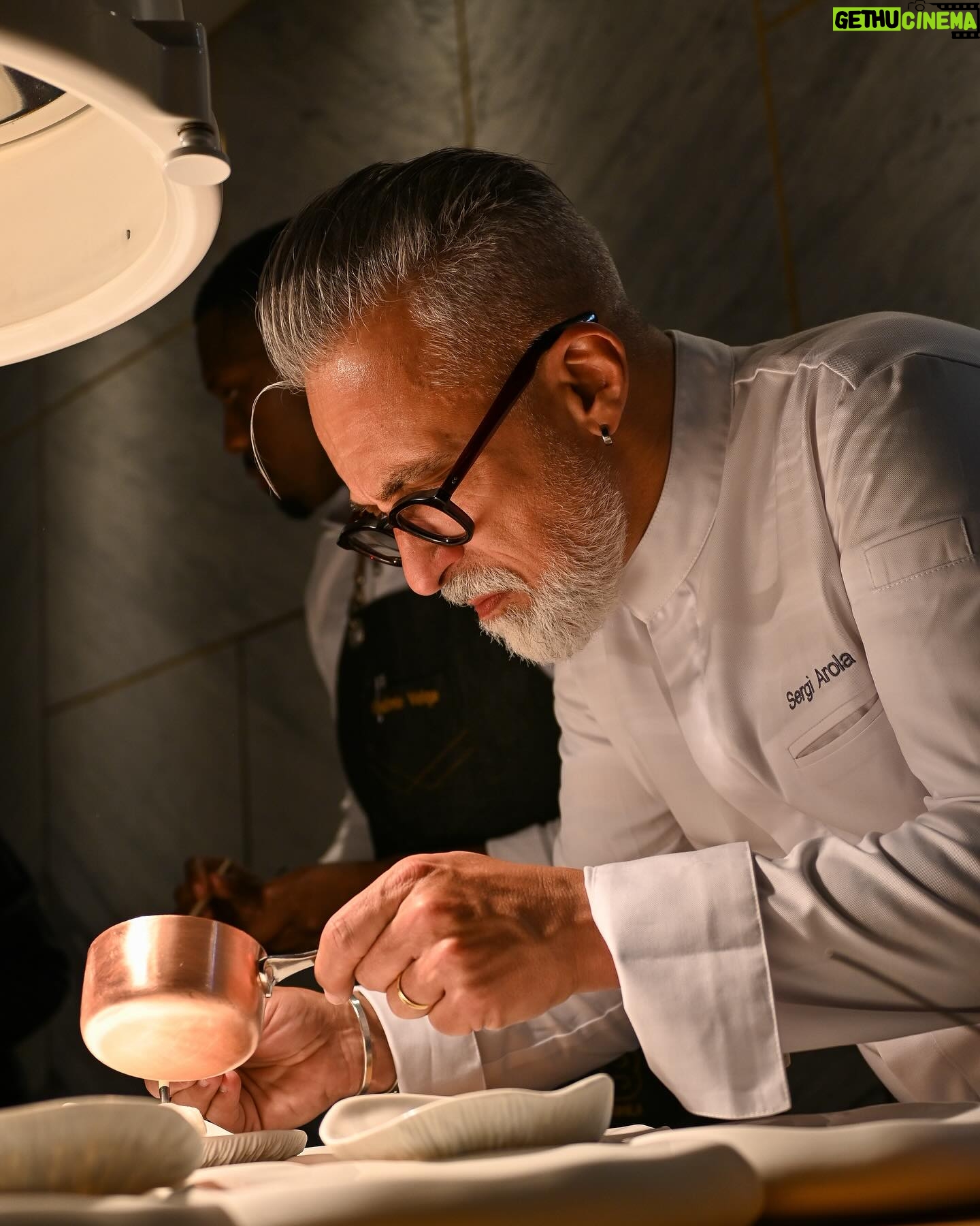 Sergi Arola - 639 Likes - I hadn’t yet experienced Lab by @sergiarola, but I’m convinced I arrived at the perfect moment.
Sergi, a prominent figure in Spanish gastronomy – one of Ferran Adrià’s numerous protégés, as well as @PierreGagnaire’s – currently resides in Chile but visits Portugal annually. During his stay at @penhalongaresort, he reunites with his teams from Arola and Lab. The Lab’s 8-year history, along with several more years of the more casual Arola, demonstrates a strong bond. In fact, during this visit, Sergi took the opportunity to renew his contract for another 5 years.
Conceived during the period when his Madrid Gastro held 2 Michelin stars, Lab initially drew inspiration from Sergi’s most iconic dishes. However, Sergi now describes it as a Portuguese restaurant, drawing on market-fresh ingredients and the ambiance of the Serra de Sintra. @vladmirveiga, the Portuguese-Cape Verdean chef who has helmed the kitchen for many years, understands Sergi’s vision like no other. Sergi sketches in Chile, sends them to Vladmir, who tests and executes them, returning them as photographs. Sergi claims he doesn’t need to taste the dishes to know that Vladmir has perfectly captured his idea.
After a delightful chat in the kitchen, with sparkling wine served by @diegoapolinario_somm, it was time to ascend to the dining room and see firsthand whether this seamless coordination between Sergi and Vladmir was just a beautiful story or an undeniable reality.
Post 1/3