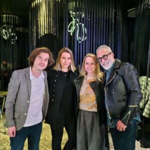 Sergi Arola Instagram - Queridos @vero.fuchslocher y @gonzalopezoficial después de recibirnos con tanto cariño con @fran_laree el sábado pasado en el increíble e inolvidable concierto de @losbunkersoficial en el #estadionacionaldechile , el "partido de vuelta" era atendiendolos como se merecen en @lola_by_arola y @yannyvin.brasserie en @granarenamonticello !!!! Espero disfrutarán de la experiencia tanto como nosotros de recibirlos... nos volvemos a ver prontito ❤️❤️