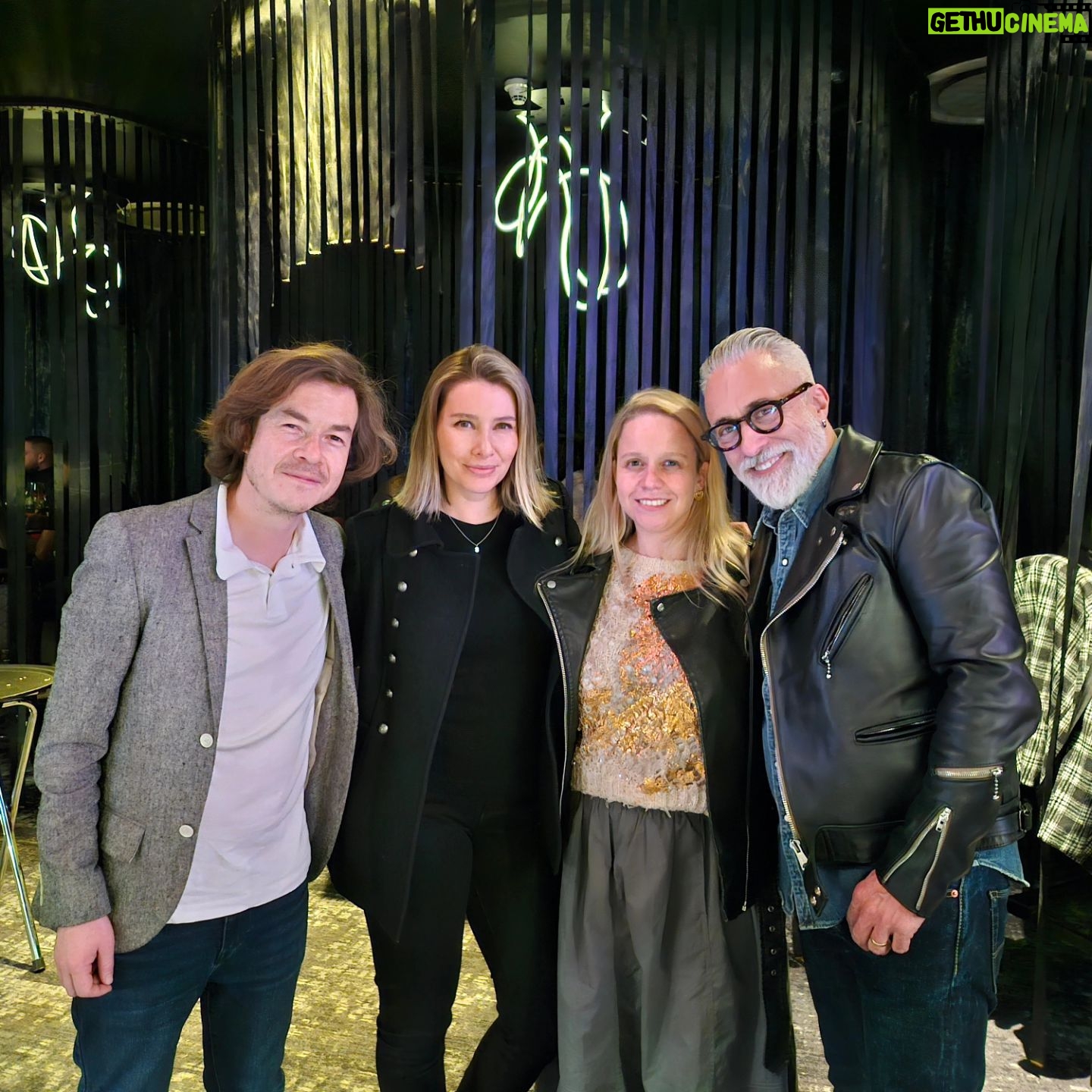 Sergi Arola - 7.1K Likes - Queridos @vero.fuchslocher y @gonzalopezoficial después de recibirnos con tanto cariño con @fran_laree el sábado pasado en el increíble e inolvidable concierto de @losbunkersoficial en el #estadionacionaldechile , el "partido de vuelta" era atendiendolos como se merecen en @lola_by_arola y @yannyvin.brasserie en @granarenamonticello !!!! Espero disfrutarán de la experiencia tanto como nosotros de recibirlos... nos volvemos a ver prontito ❤️❤️