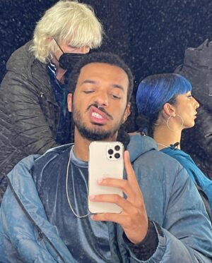 Sergio Momo Instagram - It’s giving ✨nico✨#bienvenidosaedén ya disponible 🦋