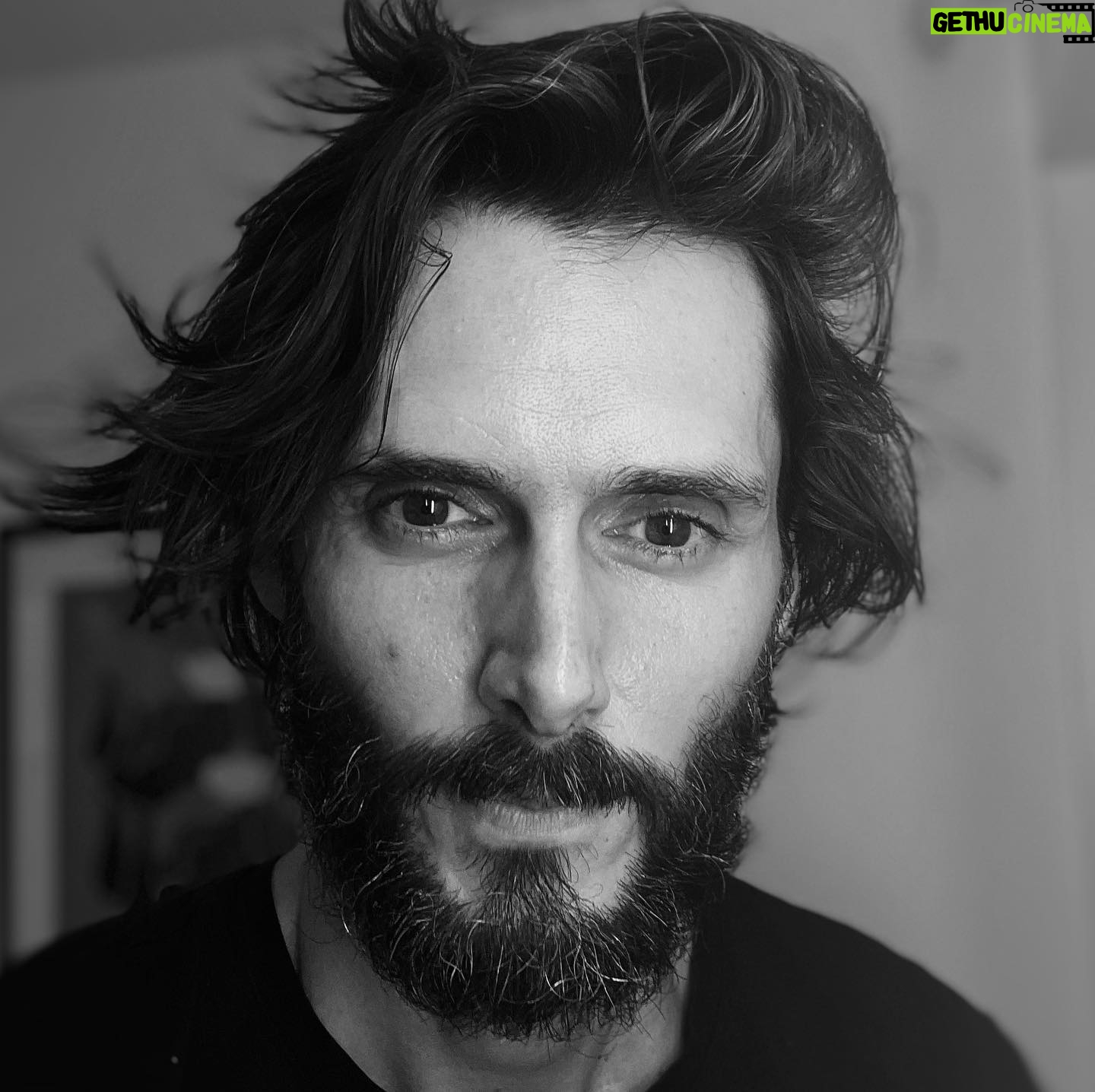 Sergio Mur - 3 Likes - De una orilla a otra.