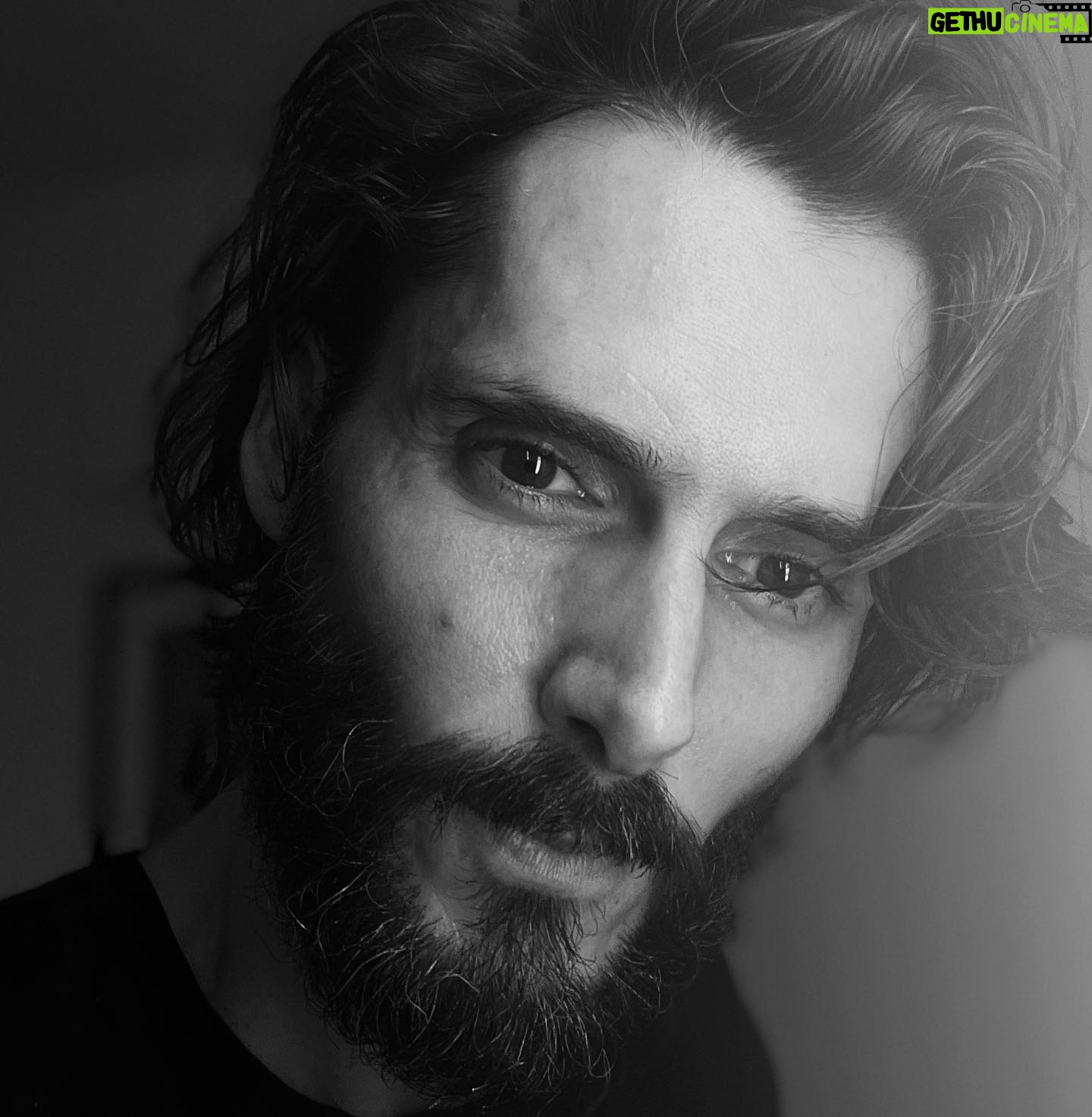 Sergio Mur - 3 Likes - De una orilla a otra.