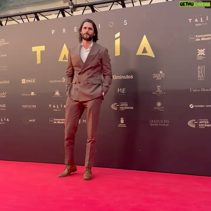 Sergio Mur - 3 Likes - Premios Talía 2024
@academiadelasartesescenicases
Entregador de premio.
Vestido por @mansolutely @galleryroomc
@ramonpilaces