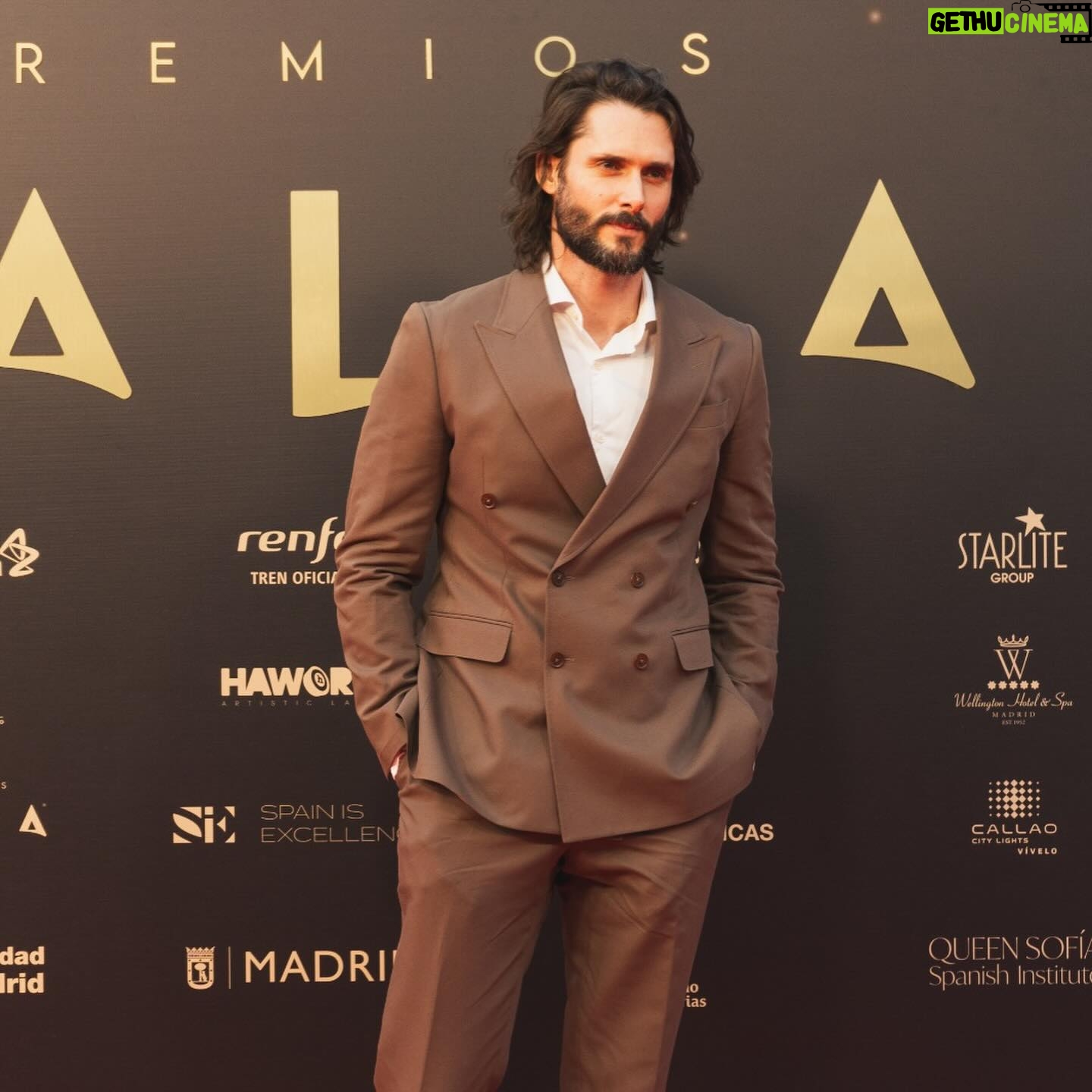 Sergio Mur - 3 Likes - Premios Talía 2024
@academiadelasartesescenicases
Entregador de premio.
Vestido por @mansolutely @galleryroomc
@ramonpilaces