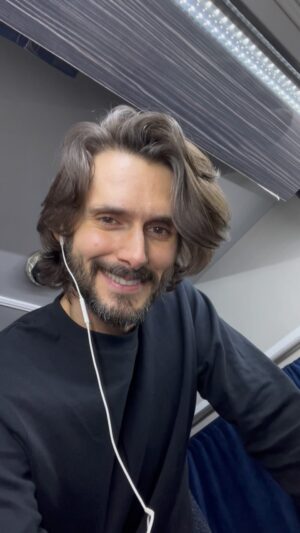 Sergio Mur Instagram - Final de un nuevo proyecto. Agradecido por la confianza. #EERDDS @vix @televisaunivision @wstudiosoficial @bardasano @patowillstv