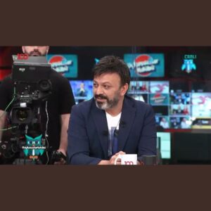 Serhat Kılıç Instagram - Yıllar geçse de üstünden
Bu kalp seni unutur mu...
Üniversite yıllarımdan beri izliyorum,
Istanbul'a geldiğimden beri de her çağırdığında geliyorum, gelirim ve de geleceğimdir...@okanbayulgen @dadasalonkabarett
Ve tesekkurler
@giovanegentileofficial