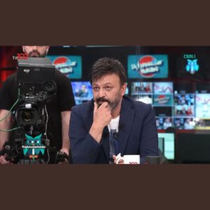 Serhat Kılıç Instagram - Yıllar geçse de üstünden
Bu kalp seni unutur mu...
Üniversite yıllarımdan beri izliyorum,
Istanbul'a geldiğimden beri de her çağırdığında geliyorum, gelirim ve de geleceğimdir...@okanbayulgen @dadasalonkabarett
Ve tesekkurler
@giovanegentileofficial