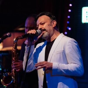 Serhat Kılıç Instagram - YARIN GECE! CUMA 21.00'DE 
"Istanbul beni dinliyor, gözlerim kapalı"
adlı çalışmamızla LA BOUCHERIE'deyizdir!
Ve bilinmelidir ki; her Cımaağ 
'Musıkî Delisi' gecesidir📢🎵🎶
@laboucherieistanbul 
@giovanegentileofficial 
#cuma #friday #müzik #music #livemusic
#gösteri #performans #canlıperformans #yorum #gösteriyorum
#müziktoplumunhafızasıdır #albumyapmıyoruz #albümyaparsakalbümdensöylemekzorundakalırızdiyekorkuyoruz 
#ceket #ceketim #serhatbeyinceketi
#birceketsevdim #giovanegentile