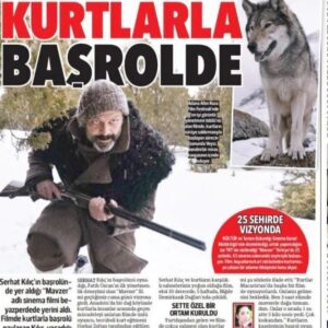 Serhat Kılıç Instagram - Mavzer, benim için önemli bir hikâye... 🐺

Üç yıl önce Niğde’de kalın bir kar örtüsüyle kaplı dağlara vahşi kurtlarla tırmanırken bütün zorlu çekim koşullarına rağmen tek motivasyonum, filmin hikayesiydi. 
Bir kurdun ailesini vurarak karşılığında mavzer edinmenin peşine düşen Veysi, kurdun mutlaka intikam almak için geri geleceği uyarılarına kulağını tıkamıştır adeta. Çünkü artık iyi bir mavzeri vardır. Korkacak bir şey yoktur. Oysa içindeki bunca hırsın ve öfkenin, kendine yönelttiği bir silah olduğunun farkında bile değildir.
Doğanın intikam gibi, savaş gibi kirli ve yıkıcı duyguları yoktur. İnsan kime her ne yapıyorsa onunla kendini sınıyordur sadece. Başkasına zarar verdiğini düşünerek kendi yıkımını hazırlıyordur. 
Bu çok önemli yüzleşmeyi bence bir kez daha gerçekleştirelim kendi içimizde. 
Filmde emeği geçen herkese, tek tek teşekkür ederim. 
Hepinizin yüreğine sağlık 🙏
Oyunculuk hayatım boyunca en büyük hayalim bir gün Game of Thrones dizisinin oyuncularıyla kamera karşısına geçmekti ki sonunda bu da oldu. 😉
Filmde rol alan kurtların, özellikle de Türkiye’ye gelişini iki yıl beklediğimiz dünya çapında şöhret sahibi kurt Nelson’un, Game of Thrones’taki yüksek performansından sonra benimle aynı filmde buluşmayı kabul etmesi ne büyük onur, anlatamam. 🙃
İnsanlarda bulamadığım sıcaklığı karların koynunda kurtlarda buldum diyebilirim. Anladım ki okul yıllarımda bana “Sahne hayvanı” lakabını takmaları da boşuna değilmiş. Sen nelere kadirsin hayat... Bütün imkânsızılar doğru zamanı gelince mümkün olabiliyormuş meğer. 🙃
Ayrıca gala gecesinde kurtlardan daha çekici görünebilmem için Giovane Gentile markasını seferber eden, elinden geleni ardına koymayan sevgili dostum Mehmet Besli'ye de teşekkür ederim. 
Iyi ki varsınız🤘
Filmi izleyerek daha da değerli kılacak olan sizler de öyle...
Keyifli seyirler📣