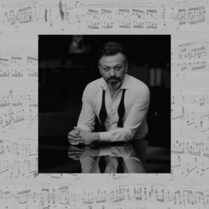 Serhat Kılıç Instagram - CUMARTESİ 22.00'de!!! Yeni yılın ilk buluşması yine Gabbro'da..Mutlaka gelin, 2021'in bittiğinden emin olalım.📣🤣😍🤘🎶🎤🎧🎻🎺🥁